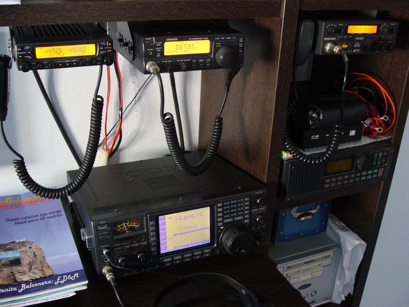 Cuarto de radio de EA7HOH en junio de 2009