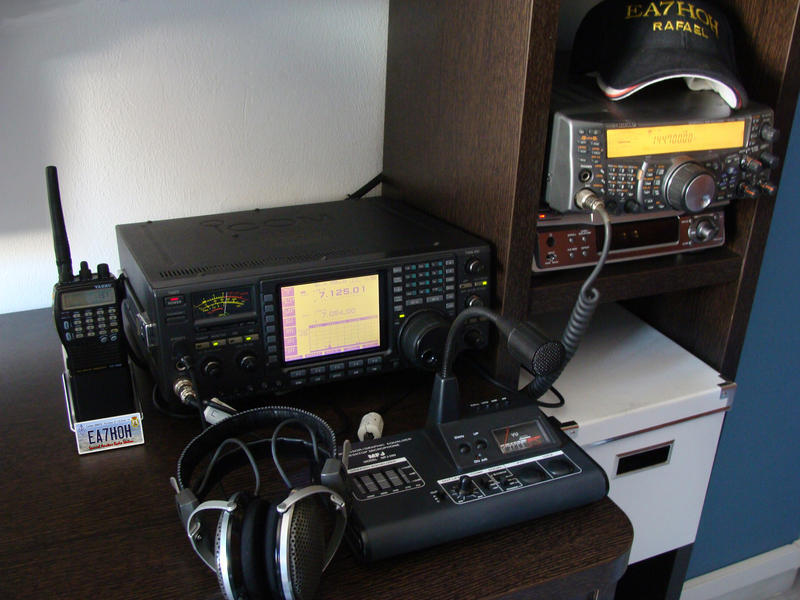 Cuarto de radio de EA7HOH en septiembre de 2012