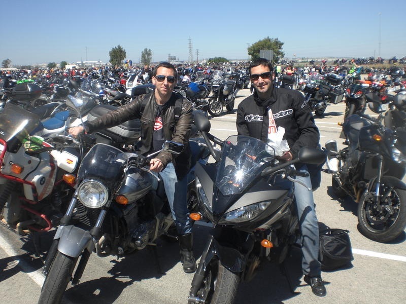 Afición al motociclismo en 2010 con una Honda CBF500, durante una concentración de motos