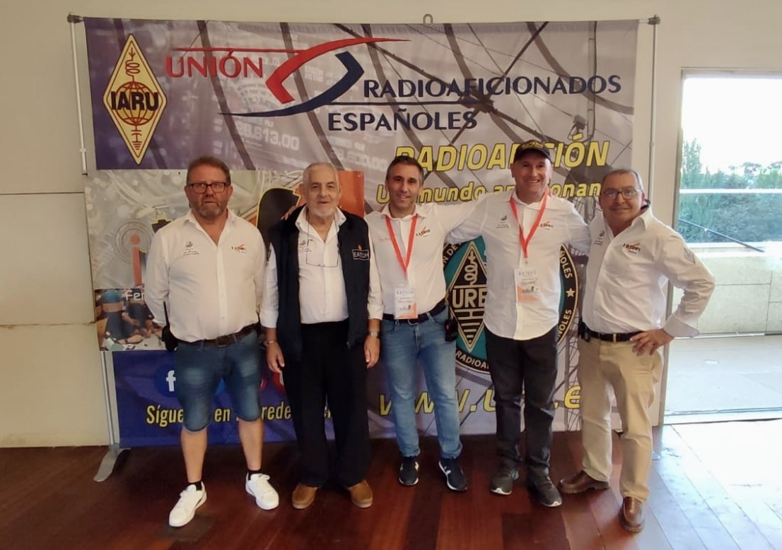 Radioaficionados durante una actividad de IberRadio 2022