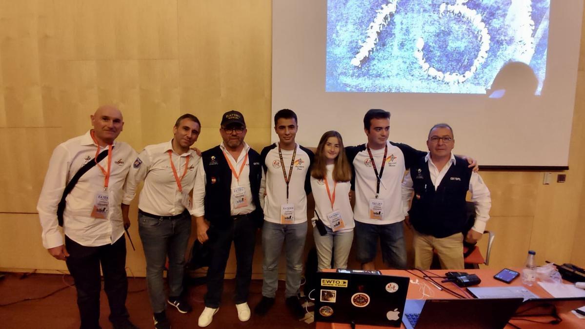 Grupo de radioaficionados en Ávila durante IberRadio 2022