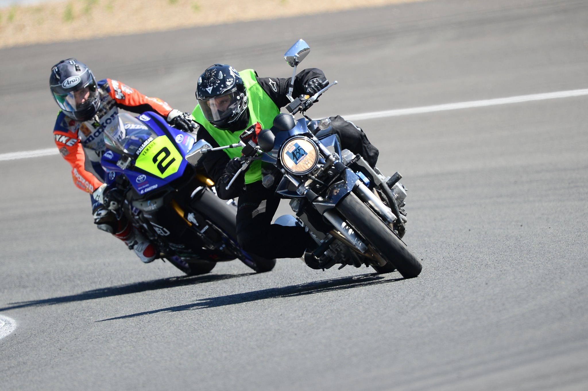 Suzuki Bandit 650 en una curva durante una rodada en el Circuito de Jerez en 2018